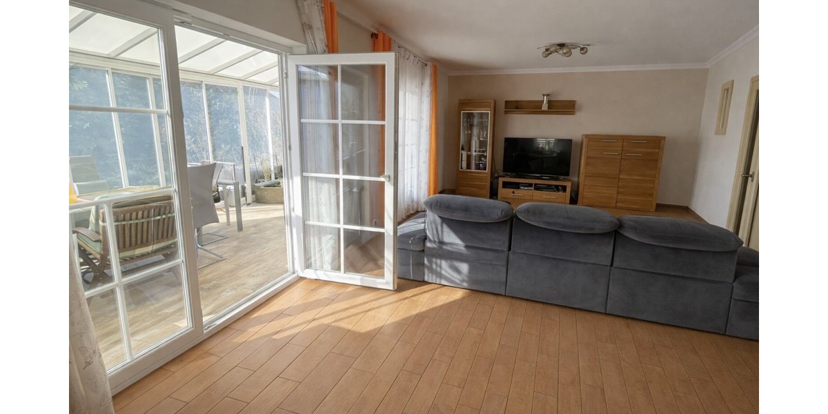 Blick in Richtung Terrasse / Pavillon