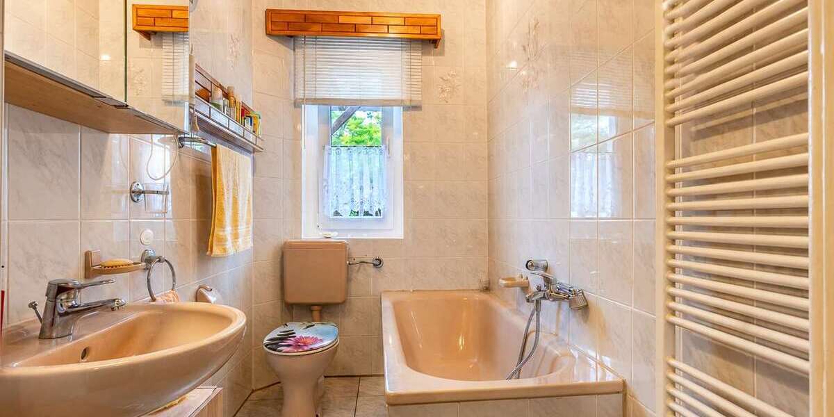 Badezimmer (EG)