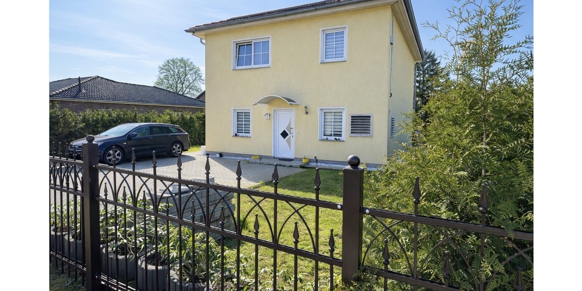 Berlin-Biesdorf: Stilvolle Stadtvilla auf 490 m² GST inkl. Terrasse & Garten in ruhiger Wohnlage ! - Einfamilienhaus Berlin / Biesdorf Biesdorf | Angebot:25871728
