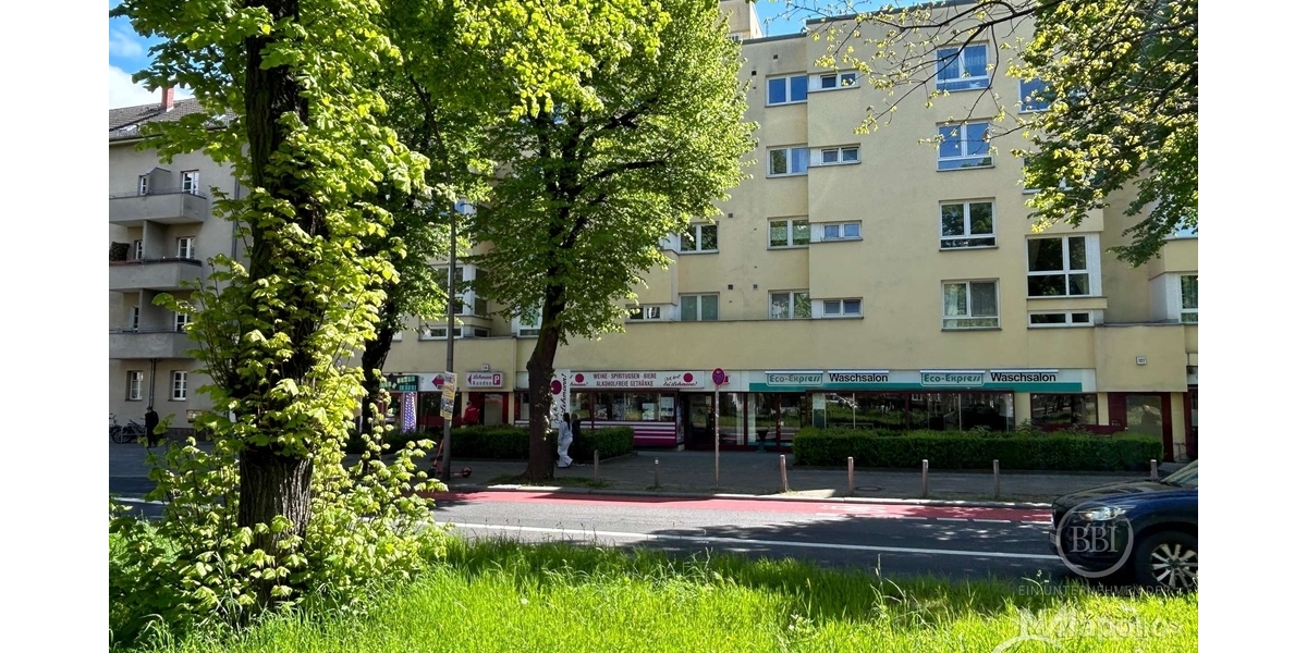 Straßenfront